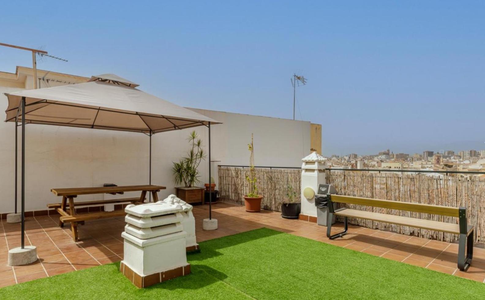 Apartamento Centrico La Merced - Free Parking & Free Gym Málaga Eksteriør billede