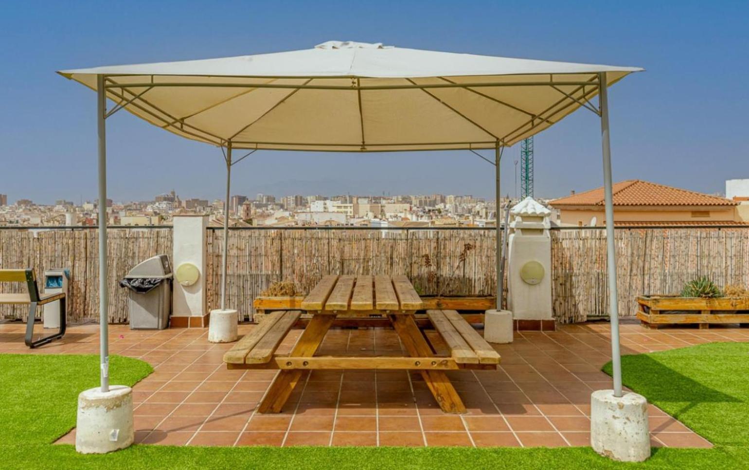 Apartamento Centrico La Merced - Free Parking & Free Gym Málaga Eksteriør billede